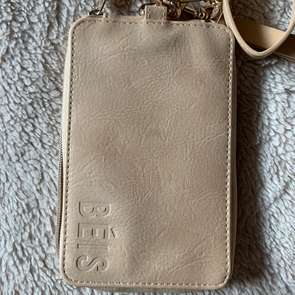 Beis travel wallet